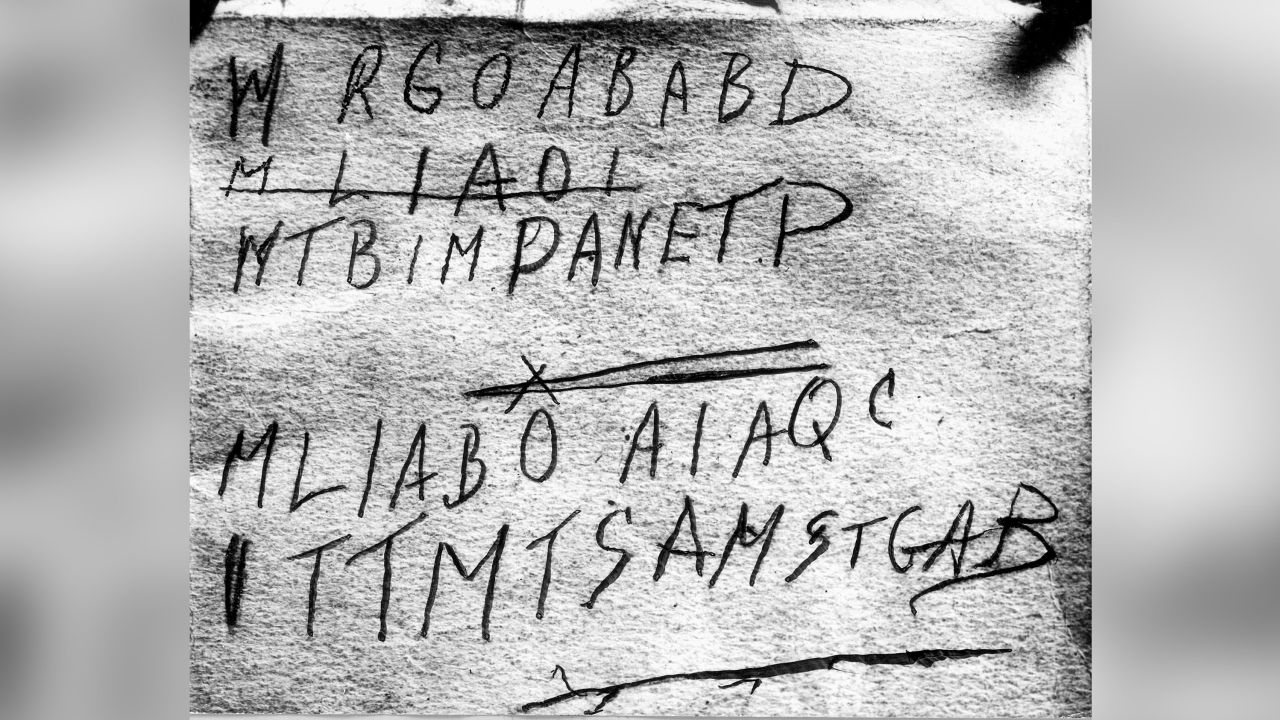 Mảnh giấy Tamam Shud tìm thấy trong túi áo