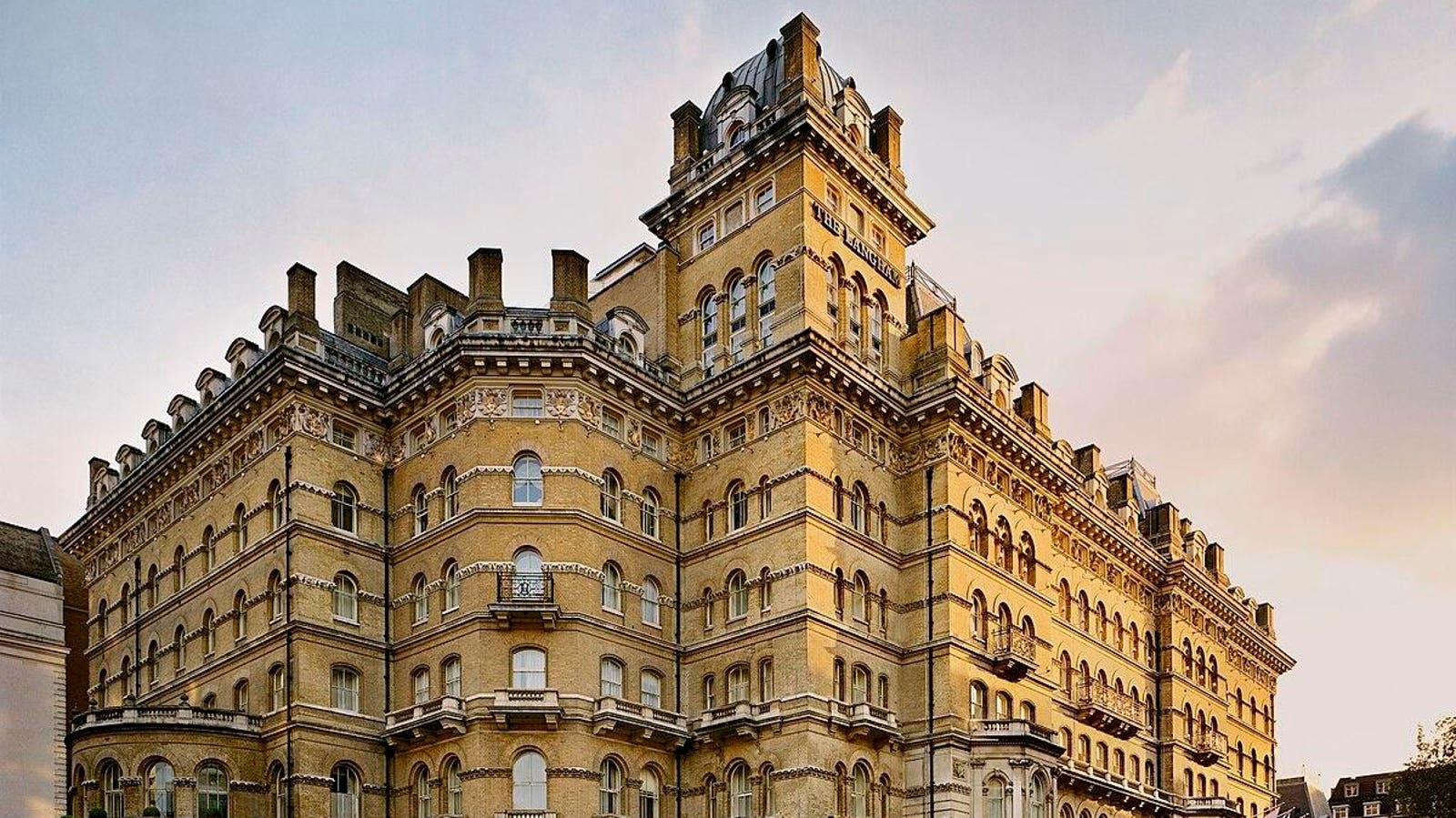 Sảnh cổ điển khách sạn Langham