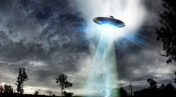 Phân tích vật liệu UFO
