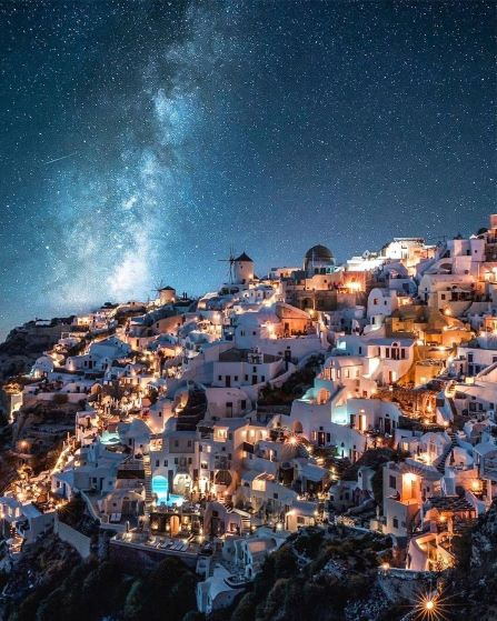 Santorini về đêm: Hành trình khám phá vẻ đẹp huyền bí của hòn đảo Hy Lạp 6 Toàn cảnh Santorini ban ngày