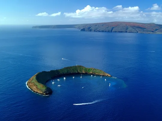 Những đảo núi lửa ngoài khơi Hawaii – Hành trình khám phá thiên nhiên kỳ thú 7 Đảo núi lửa Molokini