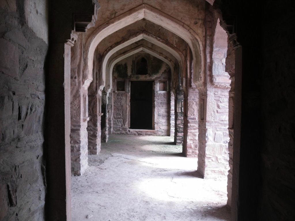 Cổng chính pháo đài Bhangarh