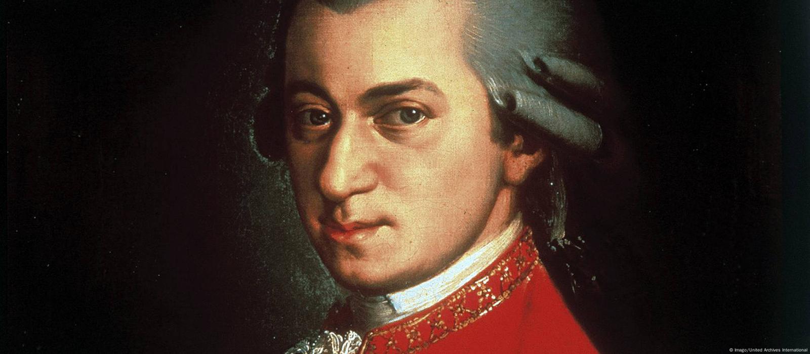 Mozart cùng dàn nhạc biểu diễn