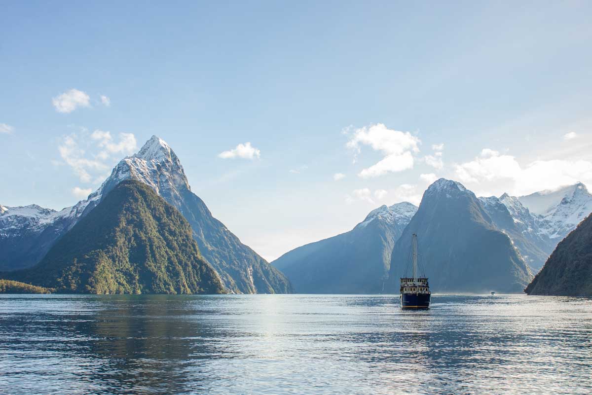 Du thuyền qua Milford Sound, New Zealand