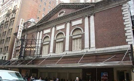 Nhà hát Orpheum (Vancouver, Canada): Bị ám bởi hồn ma của một người biểu diễn nhào lộn 7 Hồn ma nhà hát Orpheum