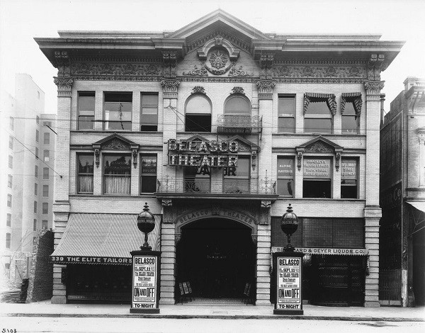 Hồn ma nghệ sĩ Yuri tại Nhà hát St James