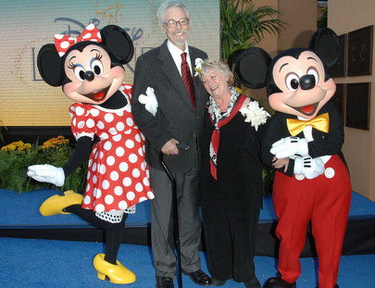 Walt Disney lồng tiếng Mickey