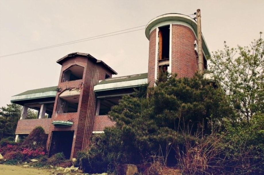 Ngôi nhà bỏ hoang Yeongdeok