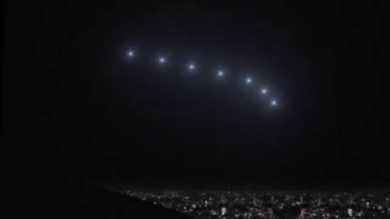 Ánh sáng Phoenix (Phoenix Lights): Cuộc viếng thăm UFO quy mô lớn năm 1997 6 Phoenix Lights 1997