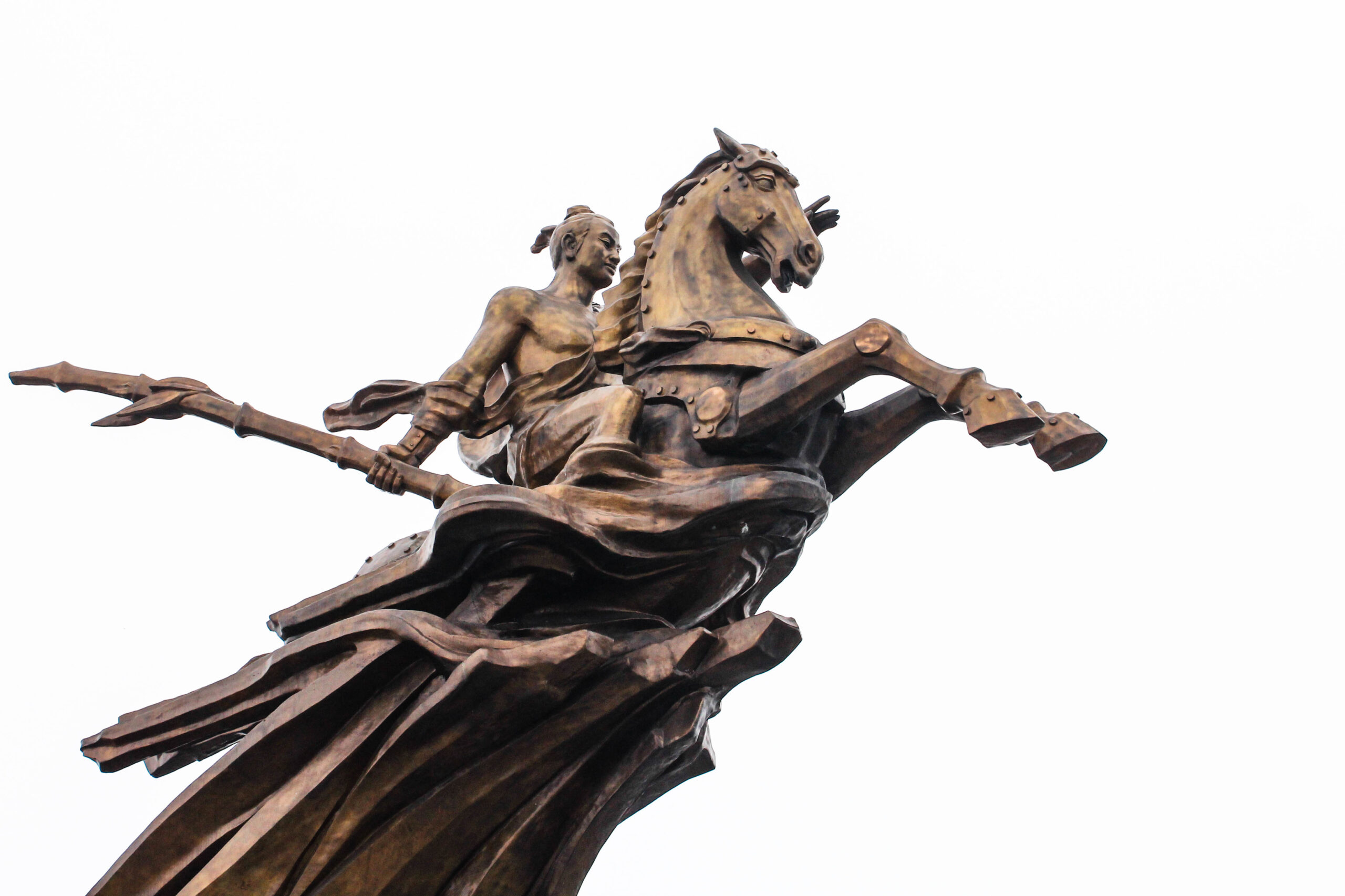 Tượng Ph&ugrave; Đổng Thi&ecirc;n Vương cưỡi ngựa sắt