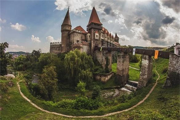 Hầm ngục lâu đài Corvin