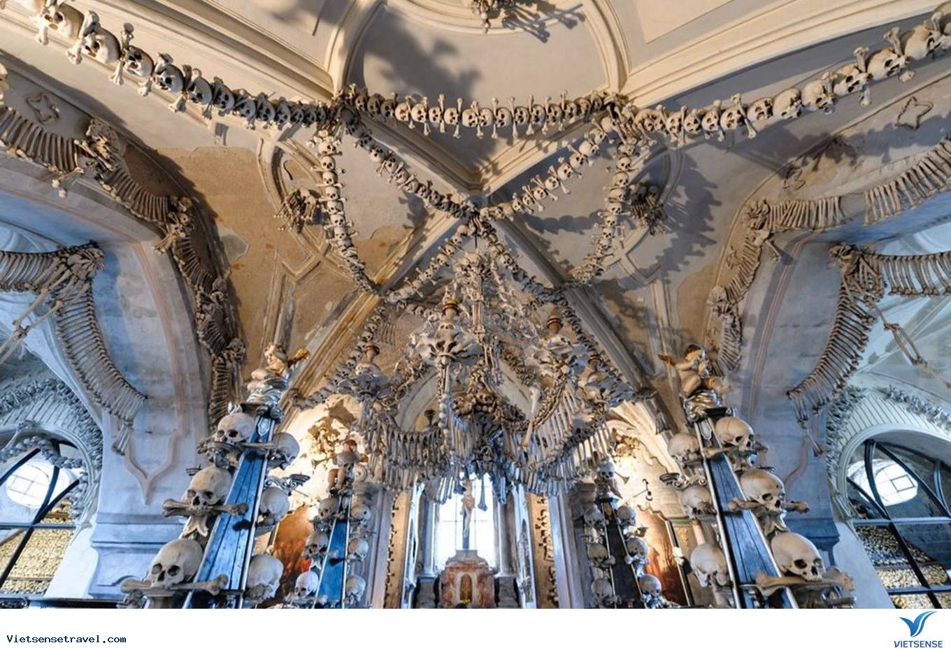 Chandelier xương Sedlec Ossuary