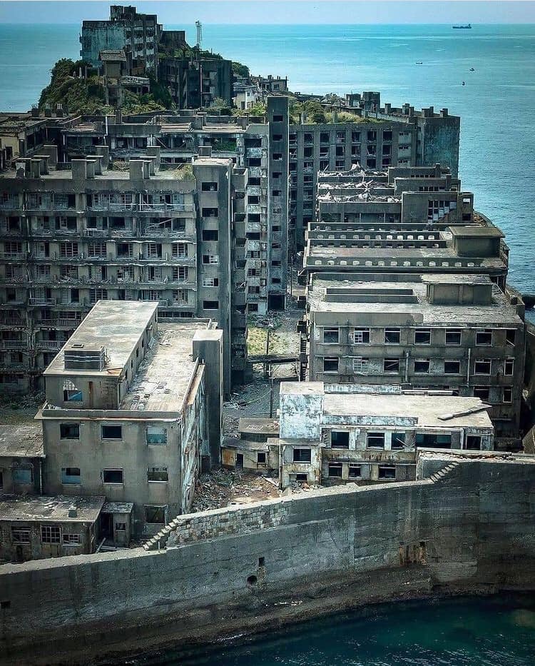 Khu nhà bỏ hoang trên đảo Hashima