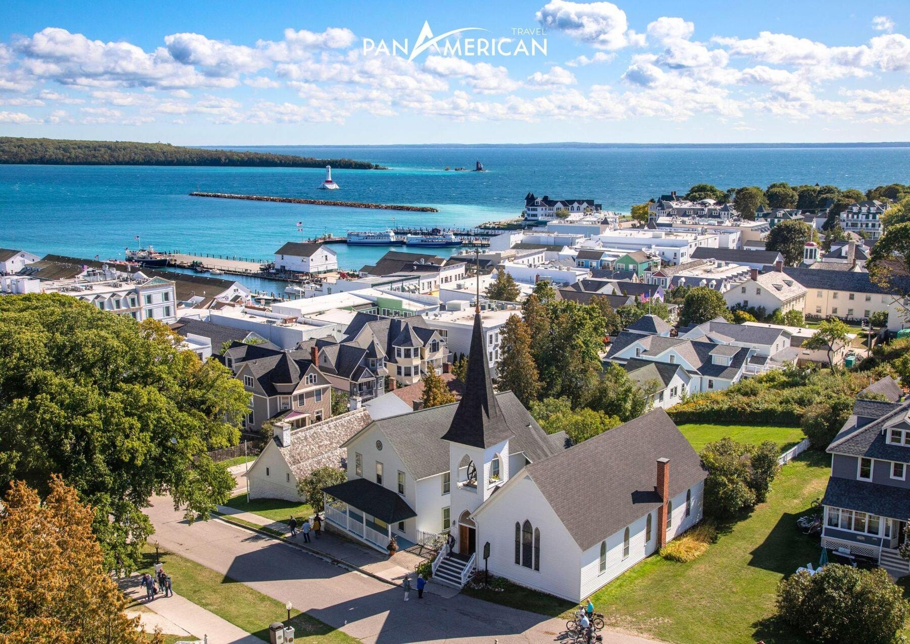 Đảo Mackinac nhìn từ trên cao