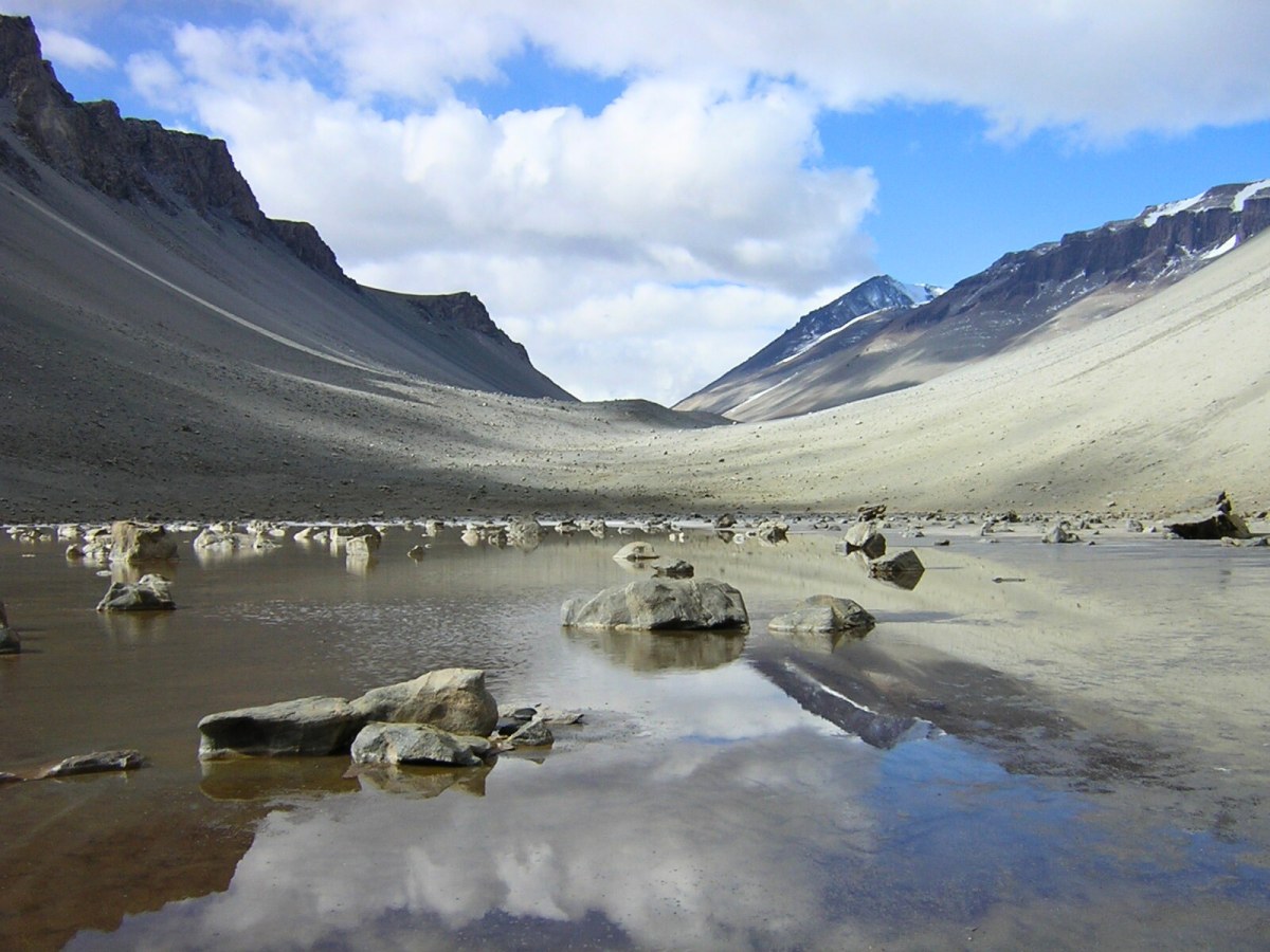 Ở Nam Cực Có Hồ Nước Ngầm Không Đóng Băng: Bí Ẩn Dưới Lớp Băng Vĩnh Cửu 6 Hồ Don Juan Pond ở Nam Cực không đóng băng