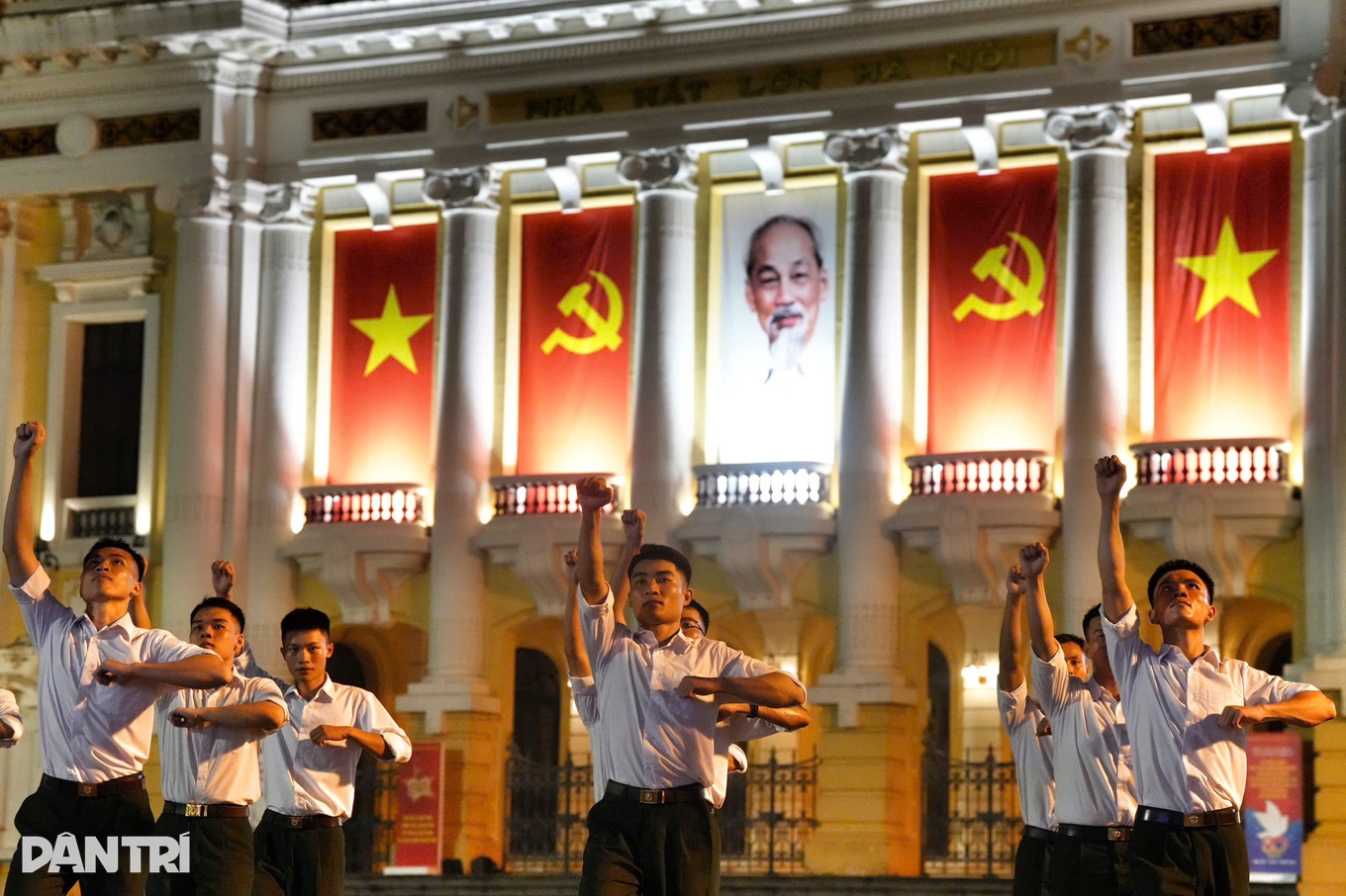 Toàn cảnh Nhà hát Lớn