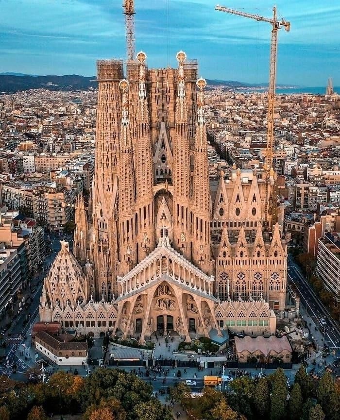 Nhà thờ Sagrada Familia: Hơn 140 năm xây dựng vẫn chưa hoàn thành 6 Nhà thờ Sagrada Familia Barcelona