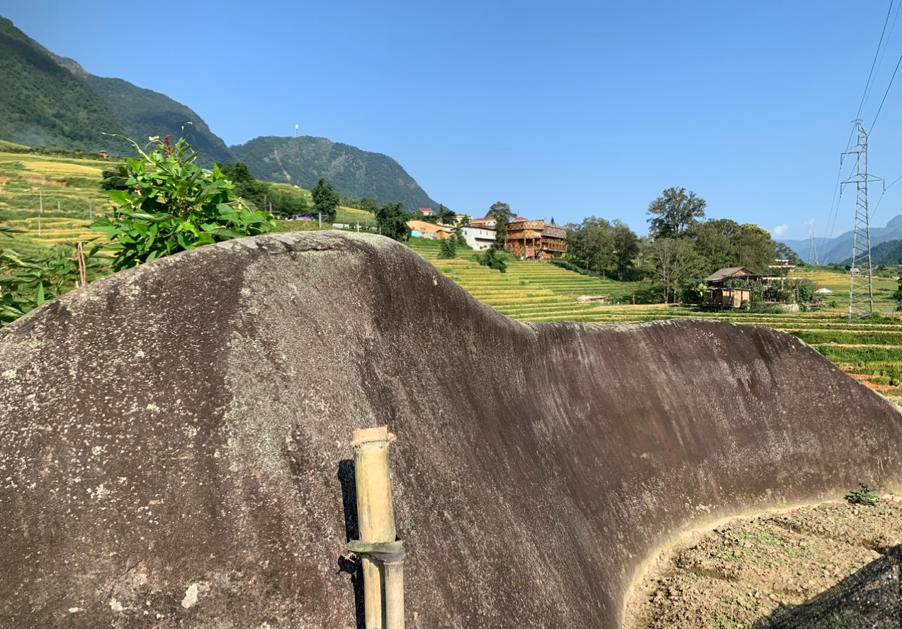 Giới thiệu B&atilde;i đ&aacute; cổ Sapa