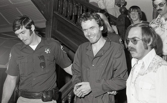 Ted Bundy tại tòa
