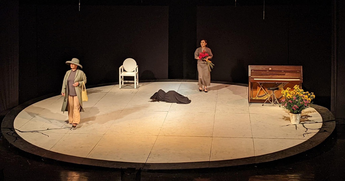 Nhà hát Alexandria (Glendale, California): Bí ẩn ba hồn ma, bao gồm một diễn viên và một đứa trẻ 7 Nội thất sân khấu nhà hát Alexandria