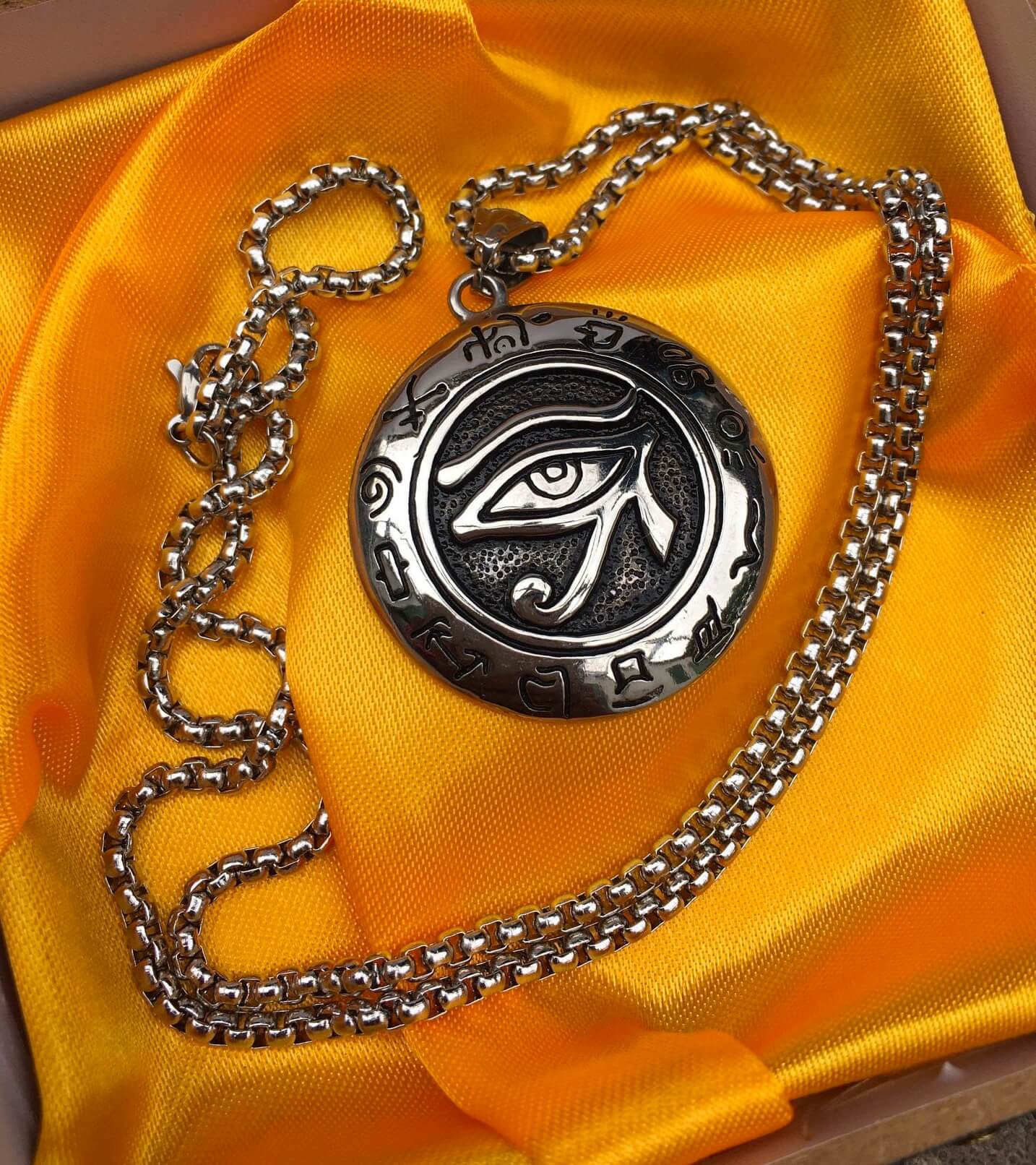 Ma thuật và bùa hộ mệnh trong đời sống Ai Cập cổ đại 7 Horus Amulet