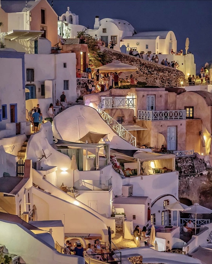 Santorini về đêm: Hành trình khám phá vẻ đẹp huyền bí của hòn đảo Hy Lạp 7 Phố Oia về đêm