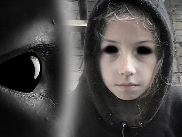 Cận cảnh đôi mắt đen