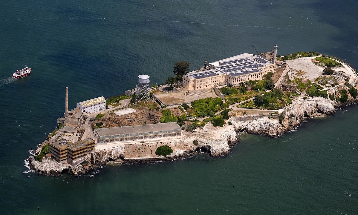 Nhà tù Alcatraz: Nơi những tù nhân không bao giờ rời đi 6 Nhà tù Alcatraz toàn cảnh