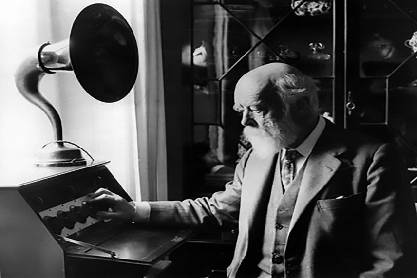 Oliver Lodge phát minh loa