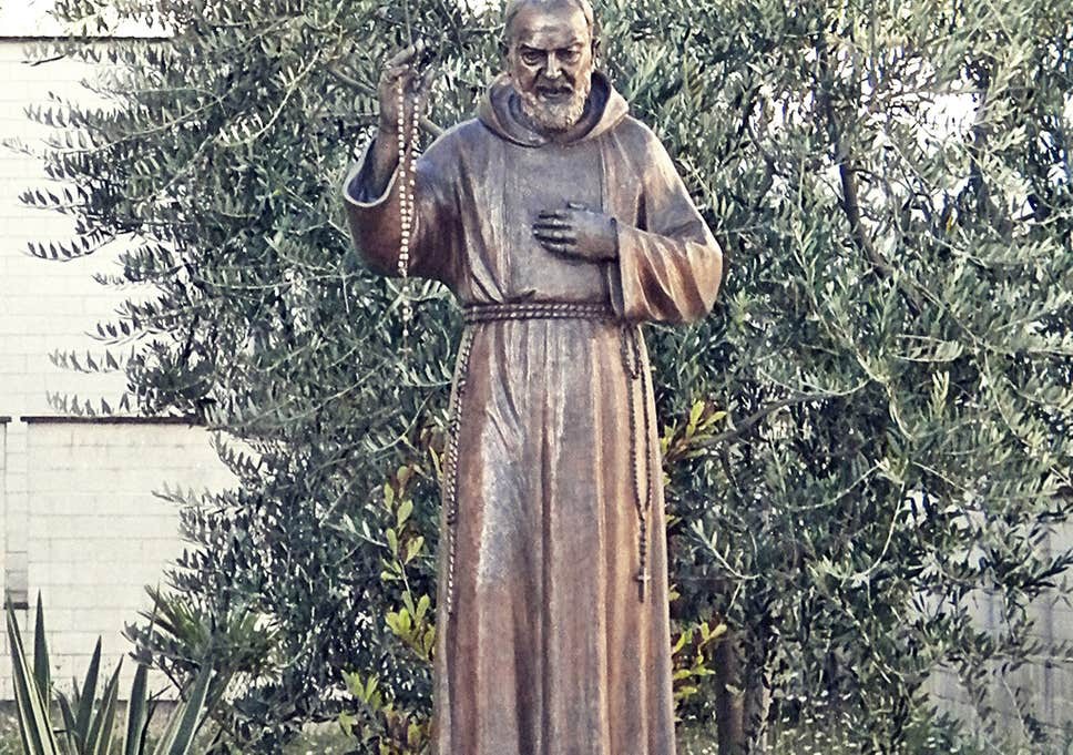 Nhà thờ St. Fidele (Ý): Nơi một bức tượng Chúa Jesus được cho là đã khóc ra máu thật 7 Bức tượng Chúa Jesus khóc