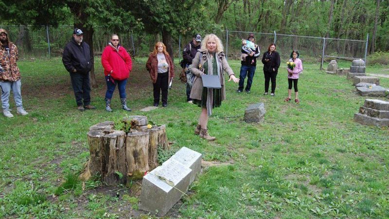 Nghĩa trang Bachelor's Grove (Illinois, Mỹ) – Một trong những nghĩa trang ma ám nhất thế giới 7 Bóng ma Madonna Trắng