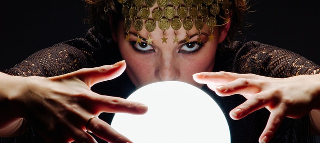 Nhà ngoại cảm thực hành đọc nguội