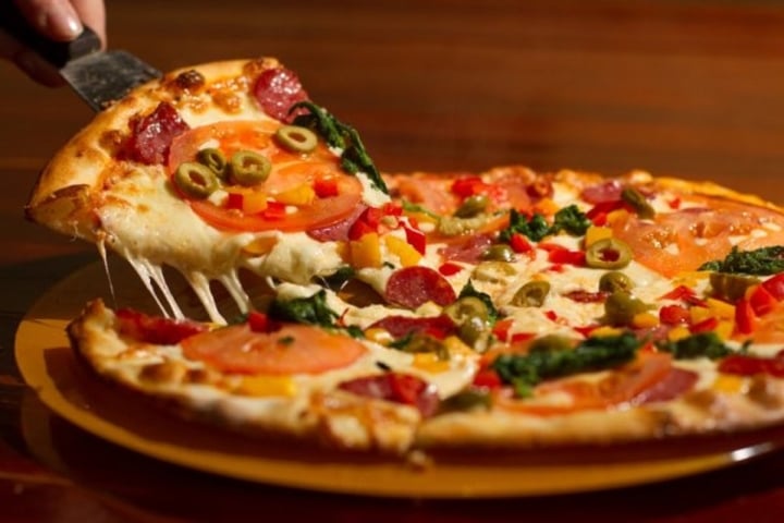 Pizza Margherita cổ điển
