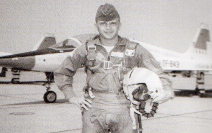 Phi công, cảnh sát và phi hành gia: Những nhân chứng đáng tin cậy về UFO 6 Phi công nhìn thấy UFO