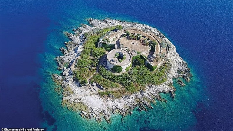 Công trình thực dân bỏ hoang