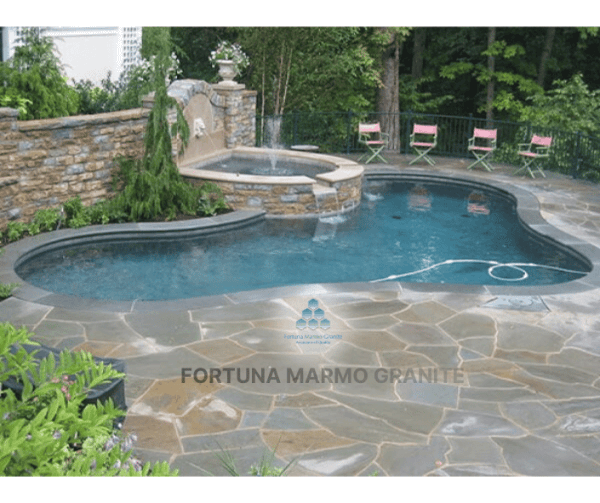 Nước hồ tự nhiên trong đá vôi