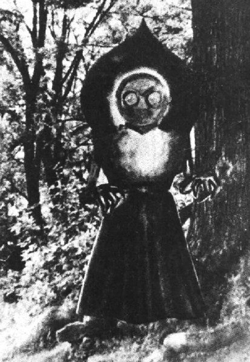 Hình ảnh minh họa các báo cáo UFO và hiện tượng bí ẩn liên quan vụ Flatwoods Monster 1952 tại Mỹ