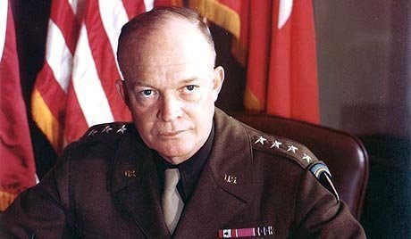 Ảnh Dwight D. Eisenhower Tổng thống Mỹ thời Chiến tranh Lạnh liên quan đến thuyết UFO và bí ẩn lịch sử