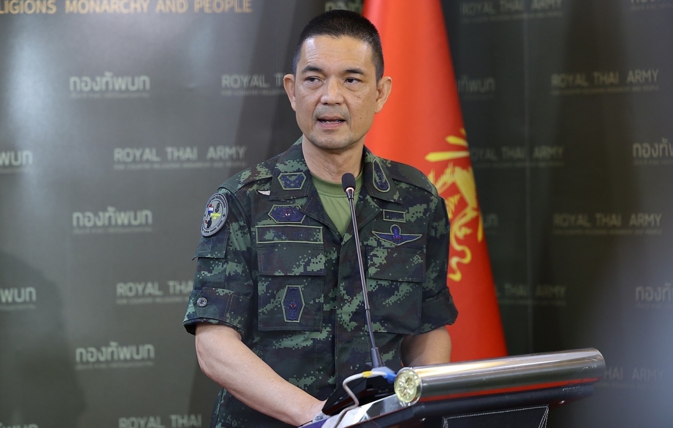 Hình ảnh minh họa hiện tượng ánh sáng lạ trên bầu trời được cho là UFO gần khu vực quân sự Thái Lan