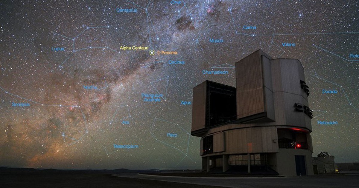 Minh họa chi tiết cấu trúc tàu nano Breakthrough Starshot trên nền vũ trụ