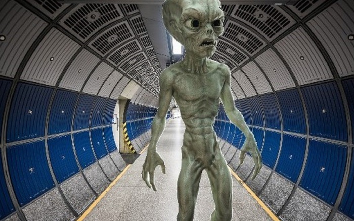 Hình ảnh tái hiện các tài liệu mật và nghi vấn UFO liên quan đến Hangar 18 và căn cứ Wright-Patterson