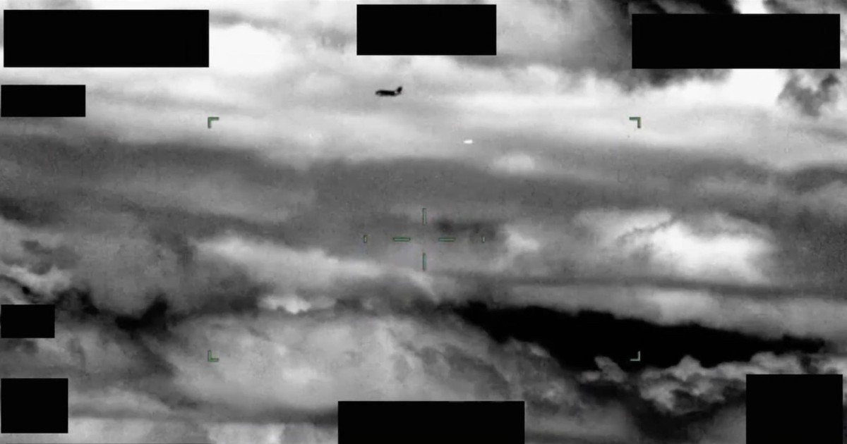 Hình ảnh minh họa UFO bí ẩn và hiện tượng vật thể bay không xác định liên quan đến thuyết MJ-12