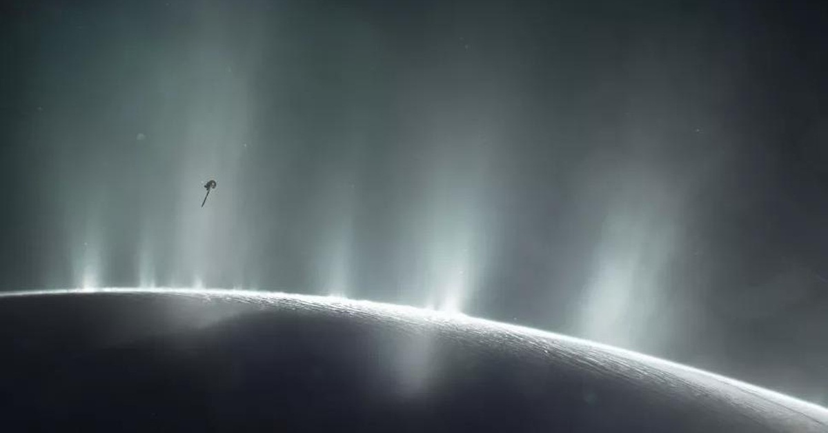 Quỹ đạo và chuyển động của Enceladus quanh Sao Thổ trong hệ Mặt Trời