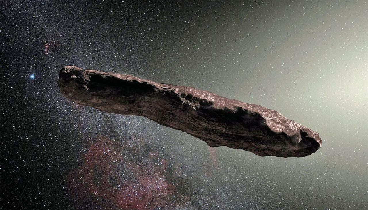 Hình ảnh quan sát Oumuamua qua kính viễn vọng Pan-STARRS, hiển thị vật thể màu đỏ hình xì gà trong không gian
