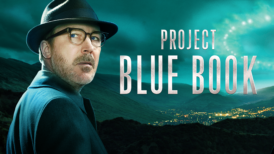 Hình minh họa Project Blue Book với biểu tượng UFO và tài liệu điều tra của Không quân Hoa Kỳ