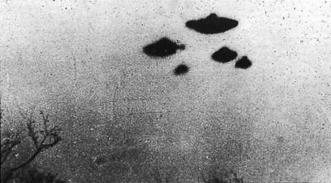 Hình ảnh tài liệu và ảnh UFO bị nghi là rò rỉ từ CIA trong các thuyết âm mưu và truyền thông đại chúng
