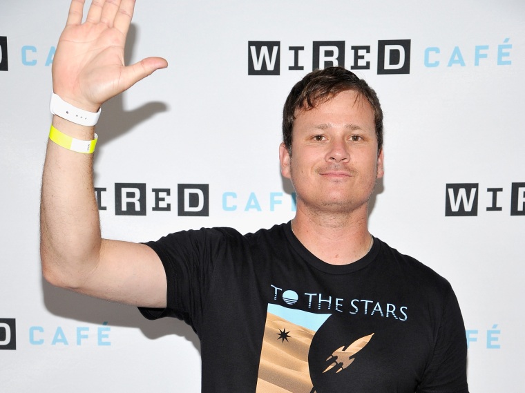 Tom DeLonge giới thiệu To The Stars Academy và định hướng nghiên cứu hiện tượng UAP