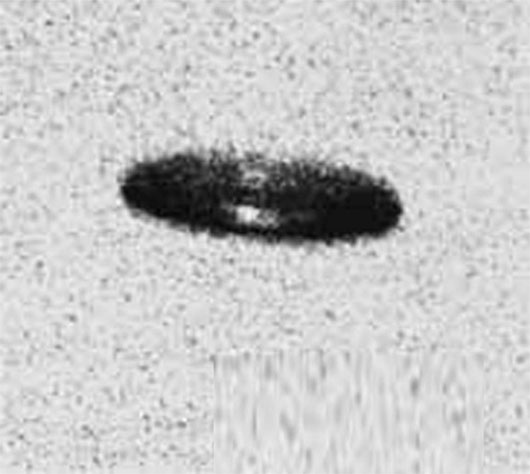 Hình ảnh UFO xuất hiện tại New Zealand được ghi nhận trong hồ sơ giải mật 2010, minh họa hiện tượng ánh sáng lạ trên bầu trời