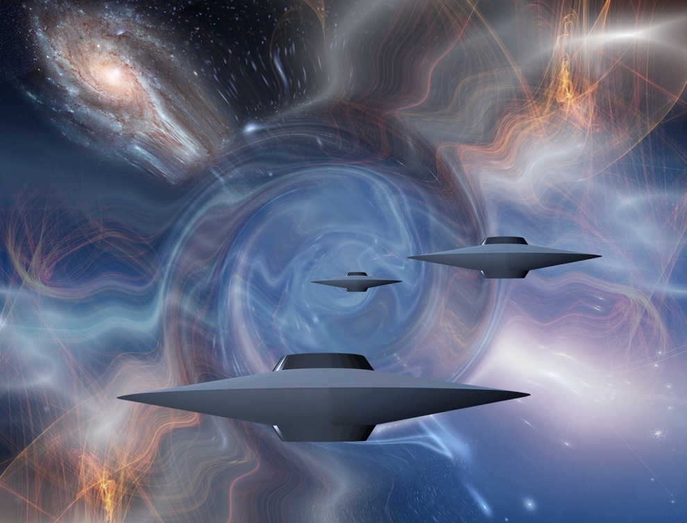 Hình ảnh UFO và không gian vũ trụ mang tính bí ẩn, gợi liên tưởng đến hành tinh Solaris và trí tuệ ngoài Trái Đất